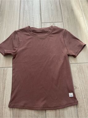 Vuori Pose Fitted Short Sleeve T Shirt Tee Shirt Hazelnut Sz S VW169